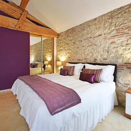 Castelmoron-sur-lot Sleeps 6 Pool Wifi
