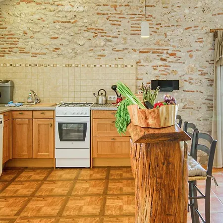 Castelmoron-sur-lot Sleeps 6 Pool Wifi *